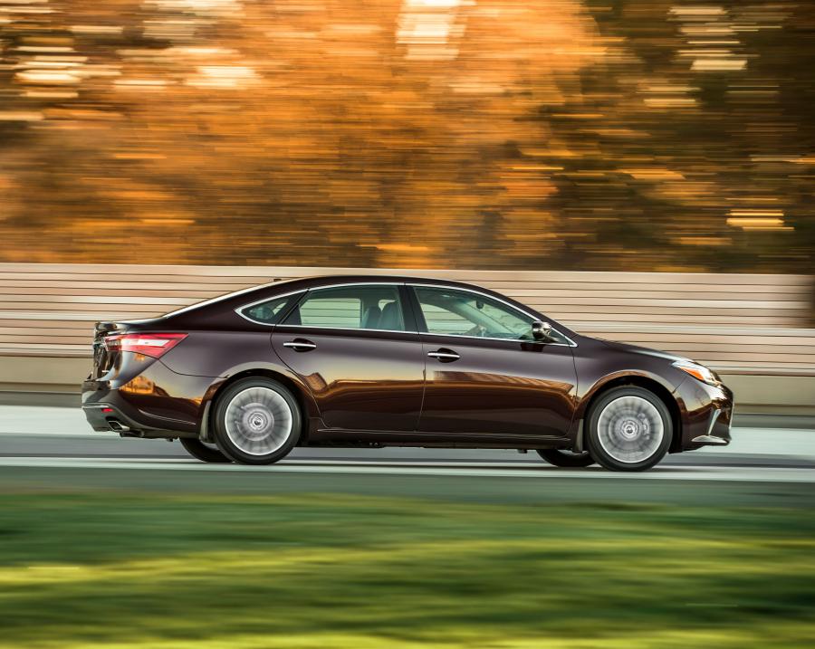  Toyota Avalon 2016 года  (фото 9 из 21)